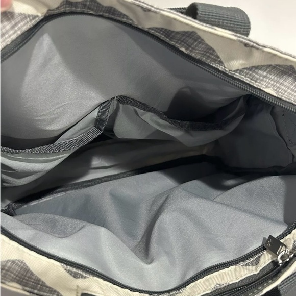 Skip Hop Duo Signature Diaper Bag Gray/Beige Chevron Design Stroller Straps Zip - Picture 7 of 9